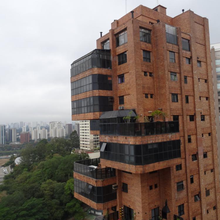 Ed. Plaza D’oro – Lavagem das Fachadas e reposição de Cerâmicas (Morumbi)