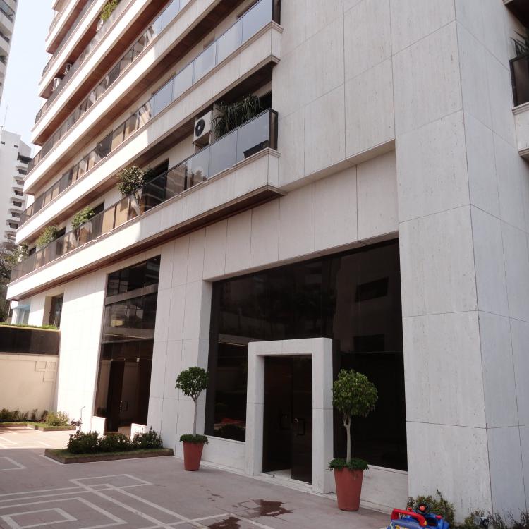 Ed. La Maison – Tratamento das Fachadas em Mármore Travertino Romano Bruto (Rua Ceara)