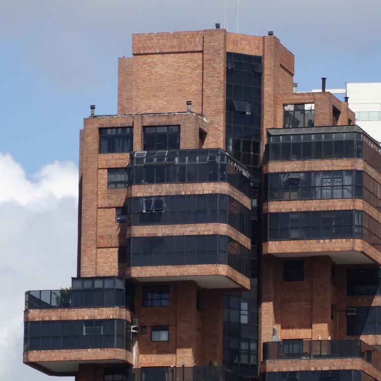 Ed. Plaza D’oro – Lavagem das Fachadas e reposição de Cerâmicas (Morumbi)