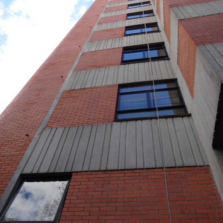 Ed. The Club House – Lavagem técnica e tratamento dos tijolinhos aparentes (Consolação)