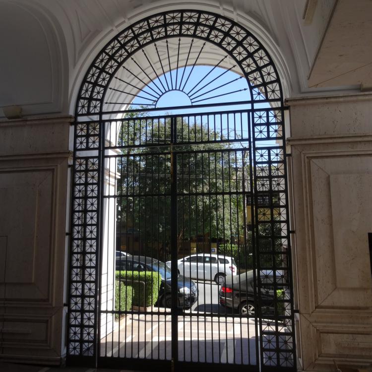 Ed. La Maison – Pintura do portão principal – (Rua Ceara)