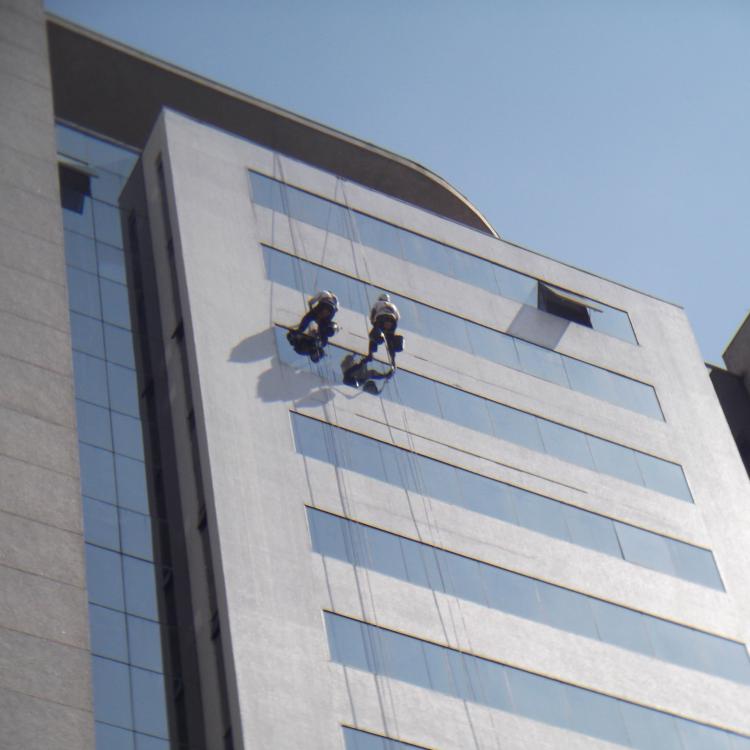 Ed. Stelvio Mazza – Tratamento das pastilhas e calafetação de janelas. (Rua Alexandre Dumas)